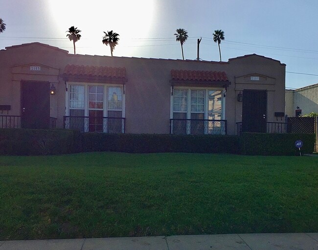 Building Photo - 2101 Hillcrest Dr Unit 2101