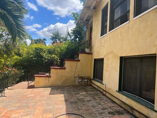 Building Photo - 340 Mt Washington Dr