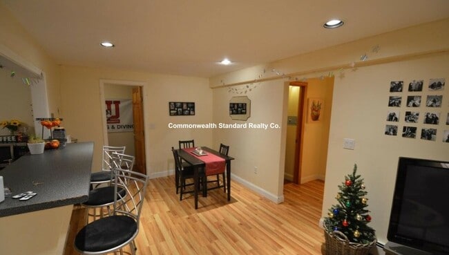 Building Photo - 94 Pleasant St Unit 1