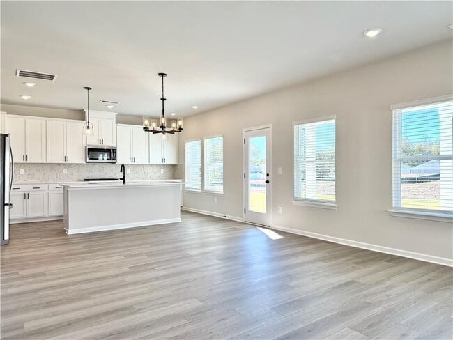 Photo - 2928 Sweet Red Cir