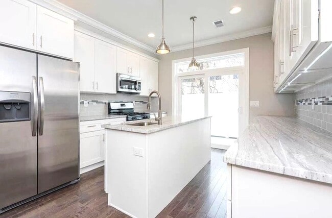 Photo - Gorgeous 3-Bedroom Townhome with Finished Basement and Rooftop Deck! Available mid-June!