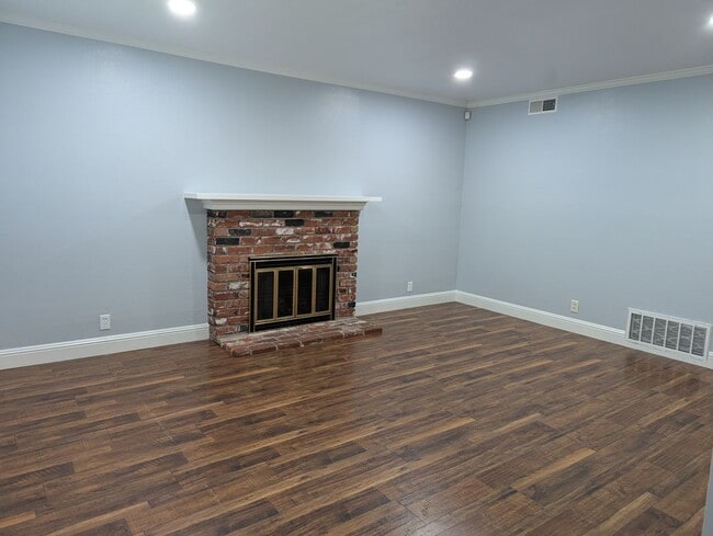 Photo - 5400 53rd Ave