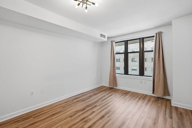 Photo - Penn Quarter Condo | Studio | 1 Bath | 450 Sf Unidad 302