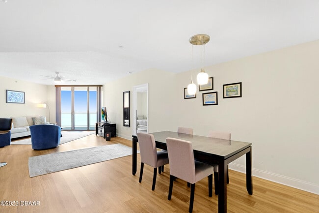 Photo - 241 Riverside Dr Unidad 1106