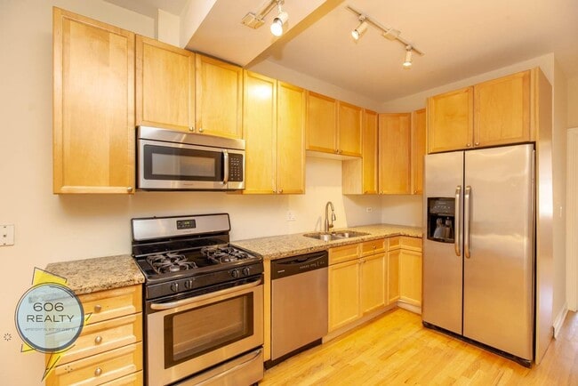 Photo - 3347 N Clark St