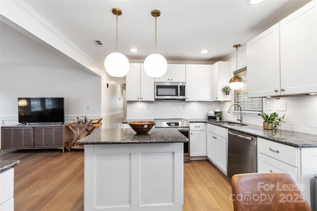 Photo - 405 Hillcrest Dr