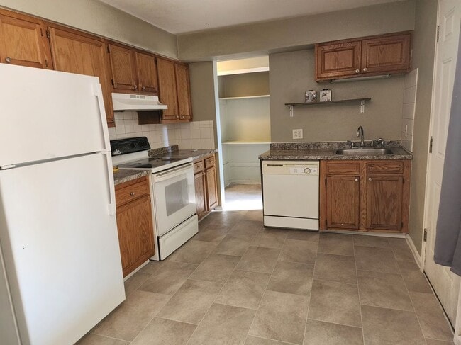 Photo - 721 Fraser St