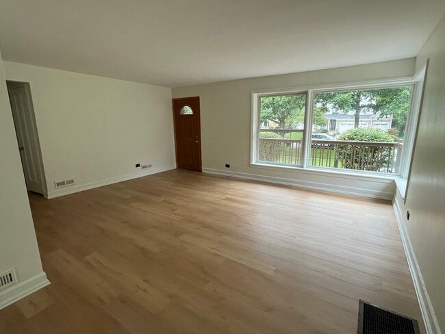 127 S Forest Ave