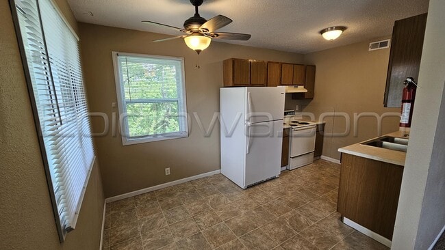 Photo - 1209 O Ave Pl NE