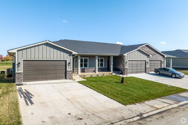 Photo - Platinum Pointe