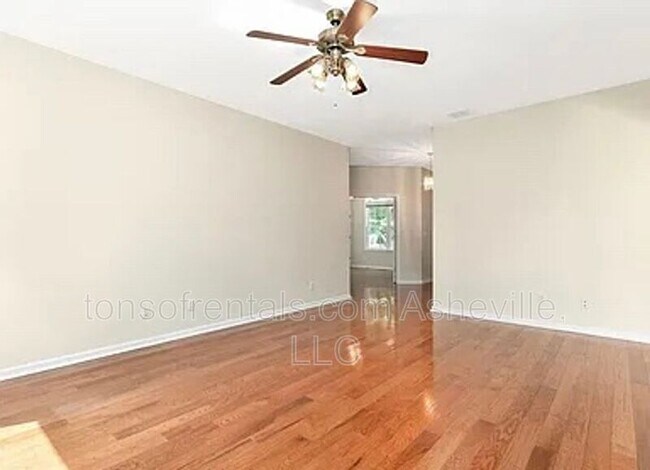 Photo - 180 Kingfisher Ln