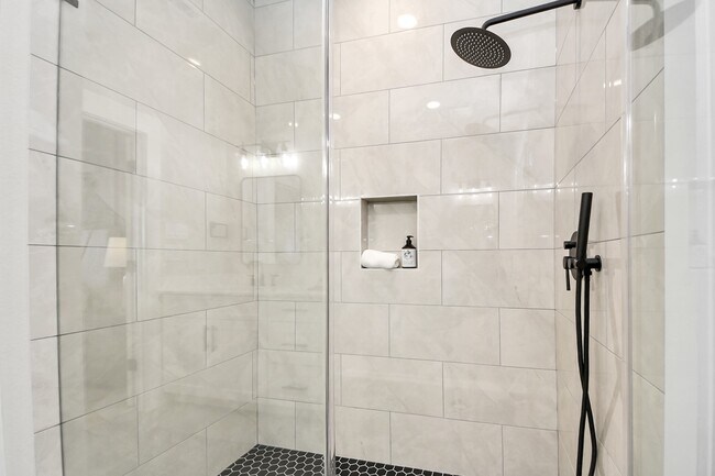 Photo - 1104B Mansfield St