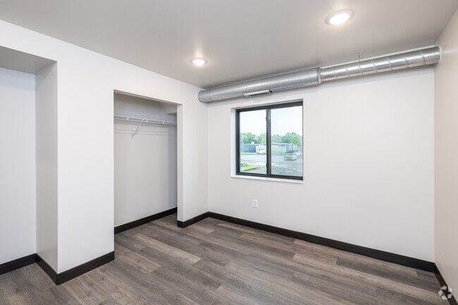 2BR, 2BA - 963SF - Second Bedroom