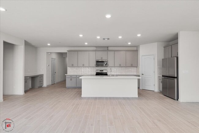 Photo - **** MOVE IN SPECIAL- 1/2 OFF FIRST MONTH RENT ****