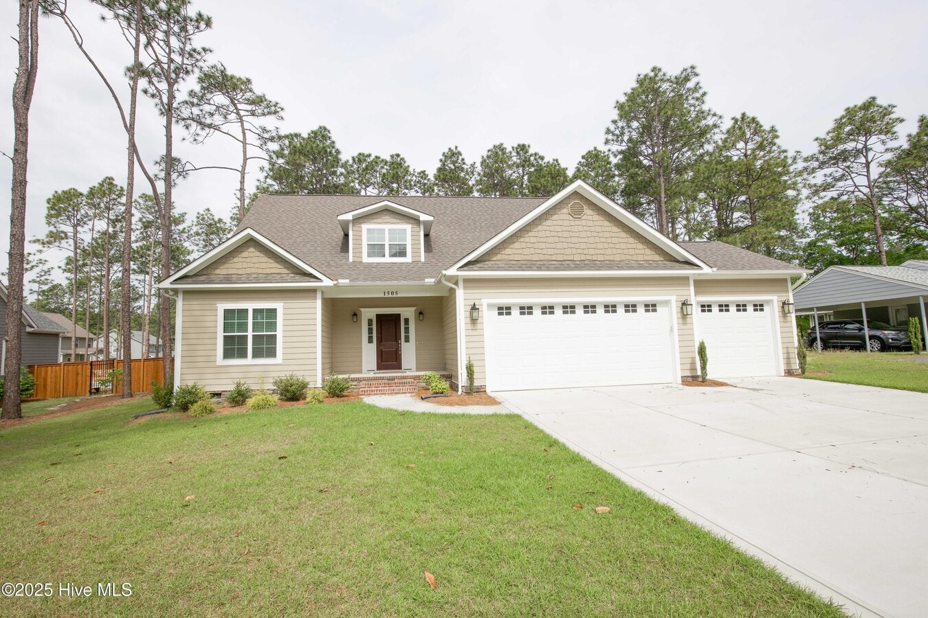 Photo - 1505 Crest Dr House