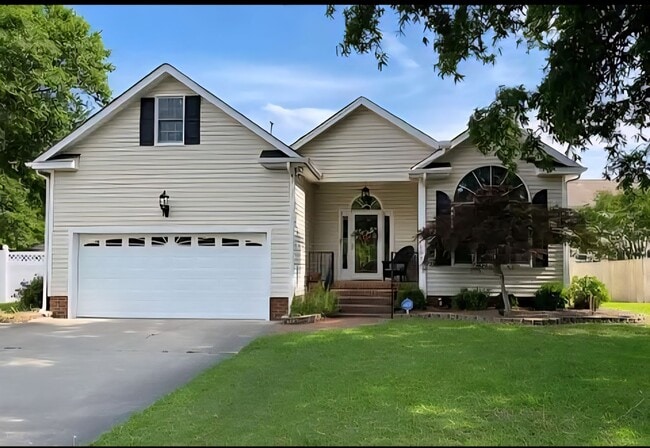 Building Photo - 3-bedroom, 2-bathroom home located in Gree...