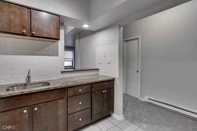 2411 West Fitch