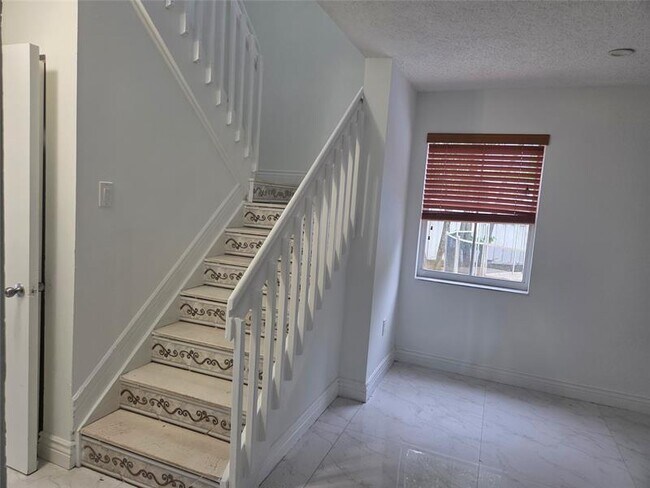 Photo - 7000 SW 39th Ct