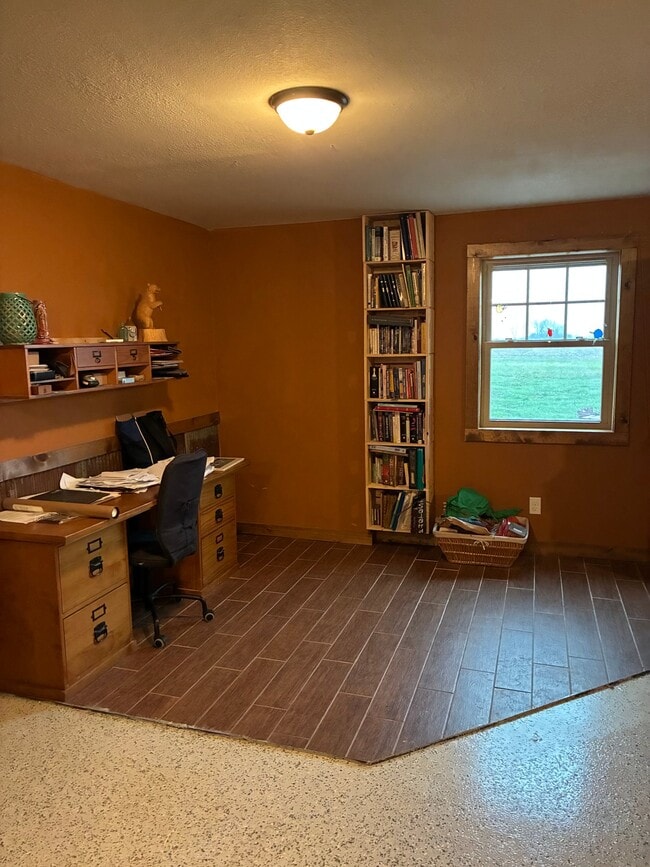 Photo - 409 Clark St