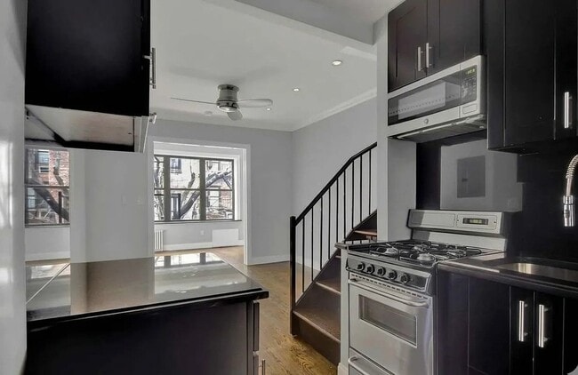 Photo - 240 E 26th St Unidad 5B