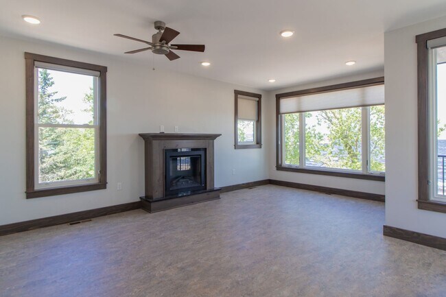 Photo - AVAILABLE AUGUST - Beautifully Renovated 2 bed/1bath Home on PARK POINT Unit 2