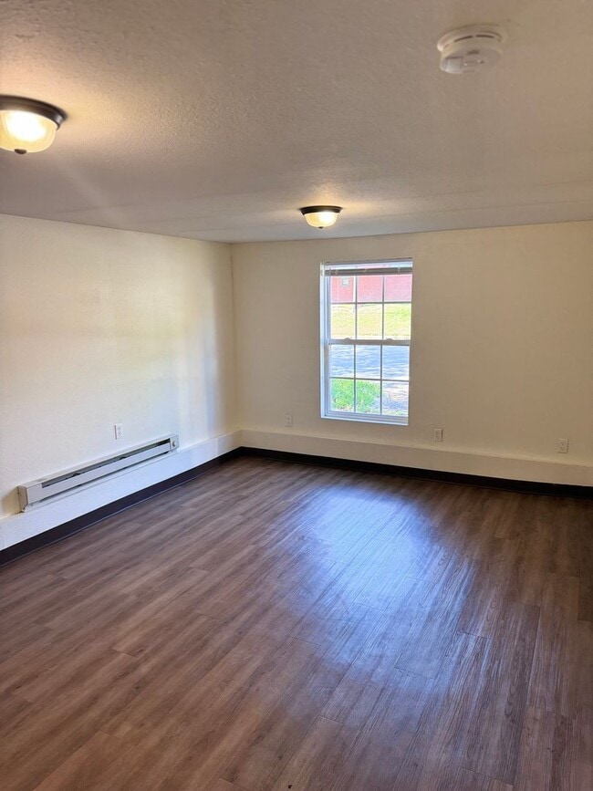 Photo - 303 W 2nd St