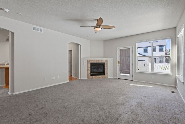 Photo - Beautiful 4 bedroom in Observatory Village