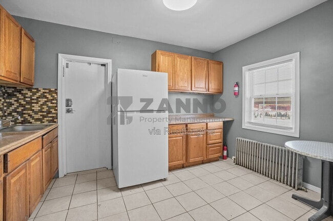 Photo - 72 Mowry St Unit 3r 3