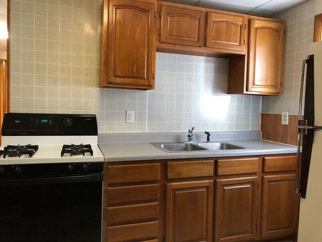 Photo - Comfy 2-Bedroom Home with Garage in Moline