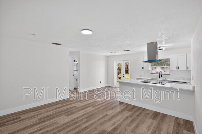 Photo - 1098 Leeway Ct