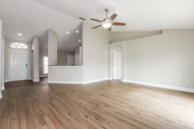 Photo - 1586 Caroline Ct