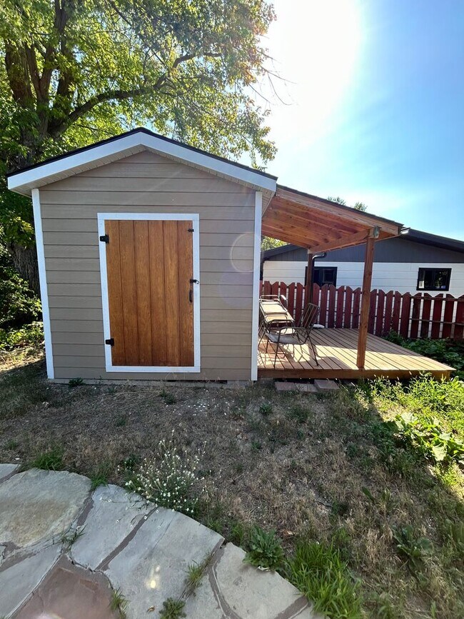 2455 Cascade Ave