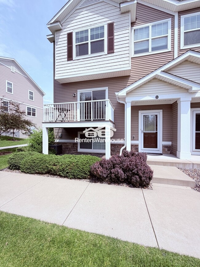 Building Photo - 9580 Madison Dr