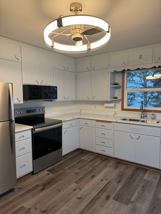 Photo - 610 Linden St W