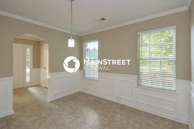 Photo - 4 Bedroom Pet-Friendly Home in Jonesboro, GA with Main Street Renewal