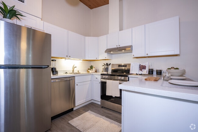 2BR, 1BA - 980SF - Kitchen - Apartments on Cabot Way