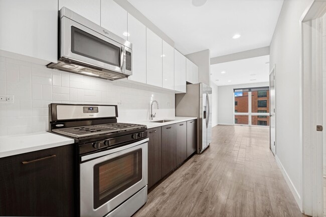 Photo - 819 W Cuyler Ave