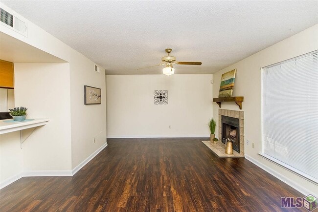 Photo - 212 Antrim Dr