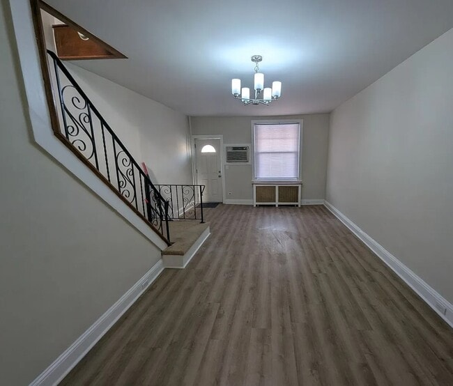 Photo - 5111 Worth St