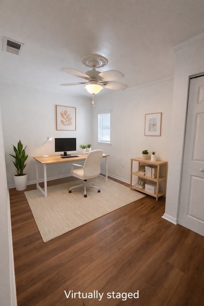 Photo - 2526 Phyllis St