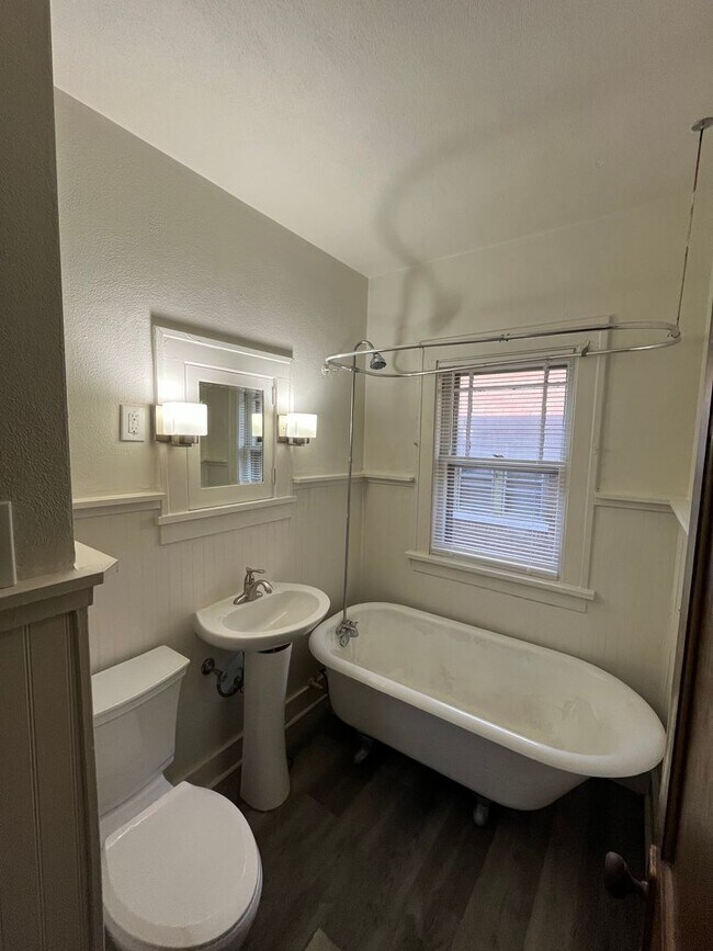 Photo - Summit St 409-411 Unit 411