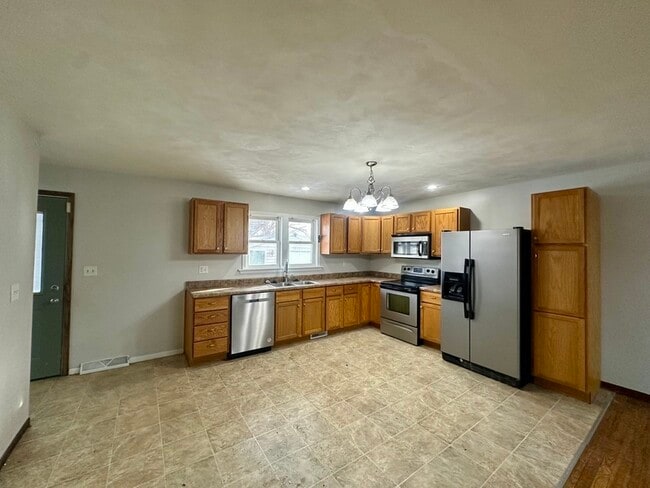 Photo - 4442 Rushmore Dr NE