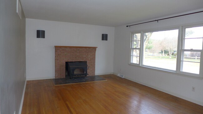 Photo - 93 Great Lake Dr
