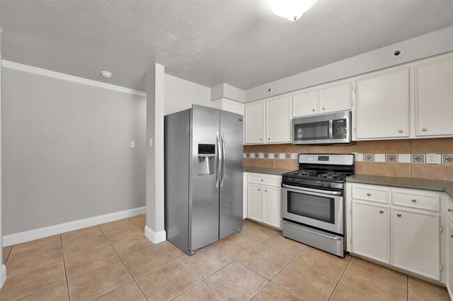 Photo - 100 Harbour Town Dr
