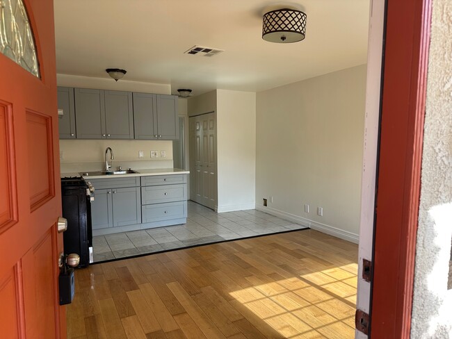 Sala de estar/cocina - 2406 Florencita Ave Unidad 2406