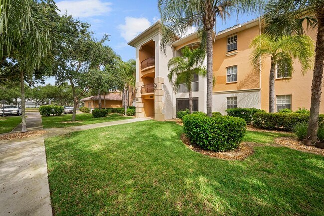 Photo - Beautiful 2 bedroom 2 bath condo in Cape coral New lvp flooring