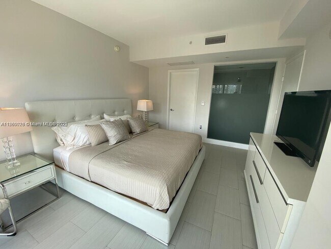 Photo - 92 SW 3rd St Unidad 3102