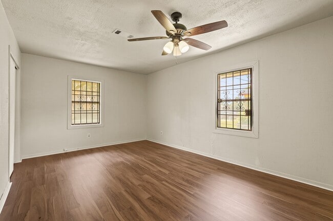 Photo - 2315 Leffingwell St