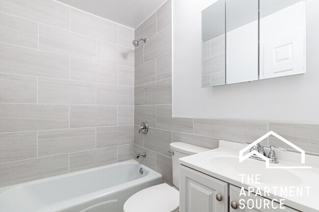 3825 N Pine Grove Ave Unit 310