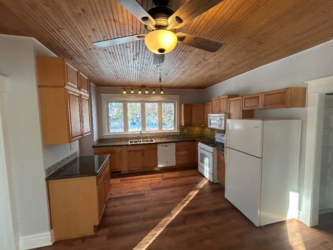 Photo - 201 Bonito St